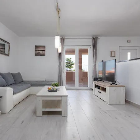 Jenny Zadarvillas * Murvica (Policnik)