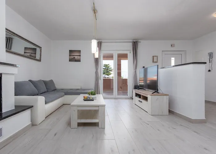 Jenny Zadarvillas * Murvica (Policnik)